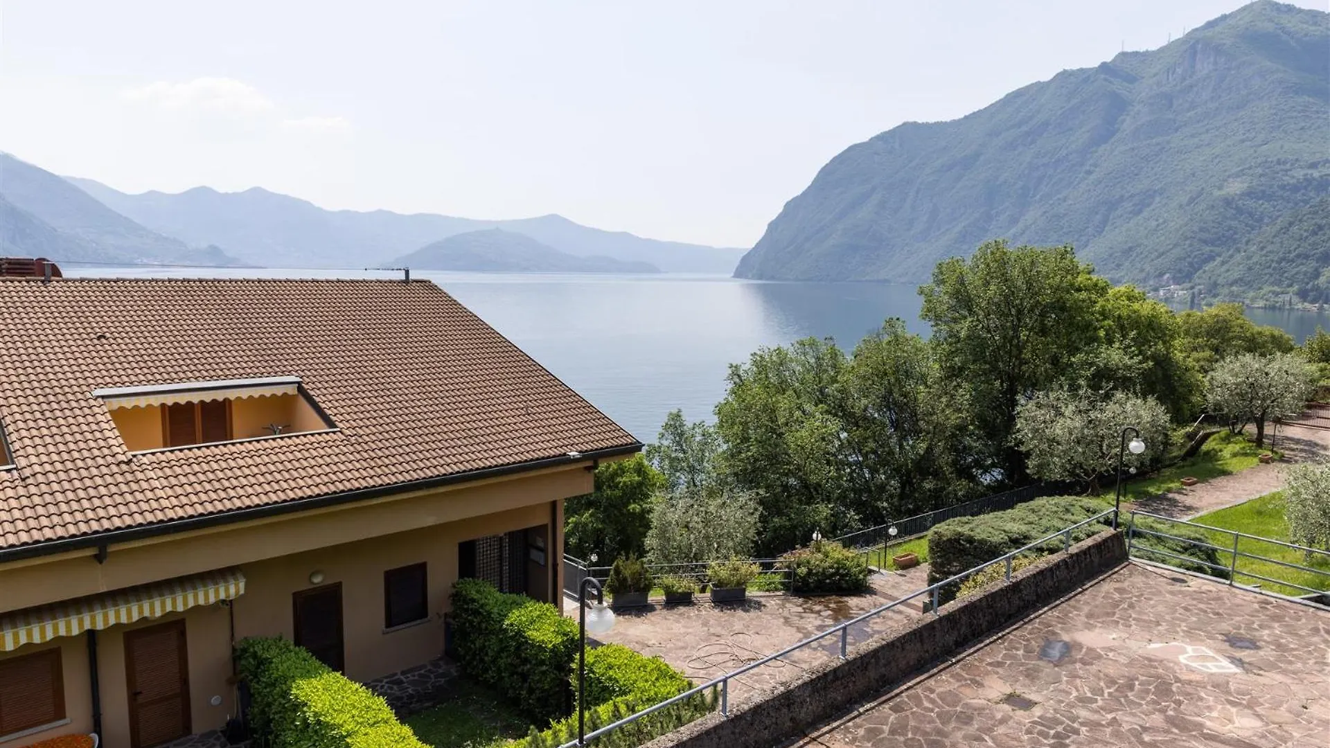 Iseolakerental- Casa Trentapassi Riva di Solto