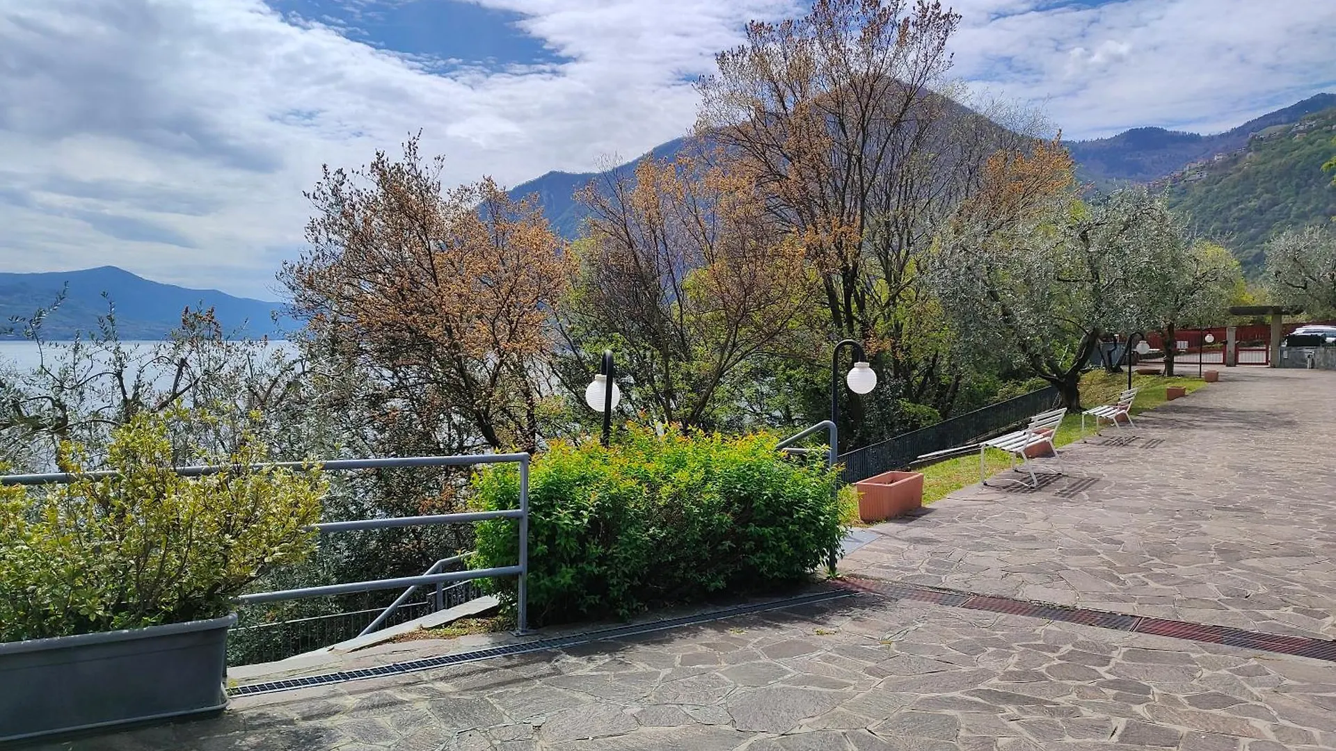 Iseolakerental- Casa Trentapassi Riva di Solto